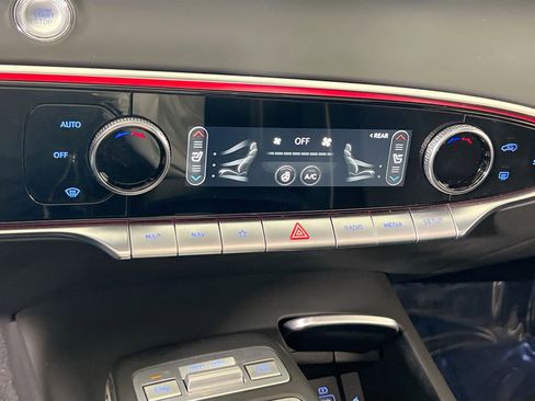 Used 2024 Genesis GV70 3.5T Sport image 15