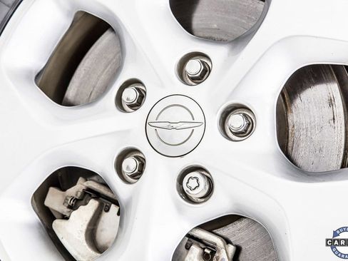 Used 2017 Chrysler Pacifica Touring-L image 39