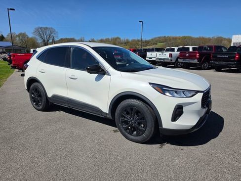 Used 2023 Ford Escape Active w/ Tech Pack #2 AWD/4WD image 4