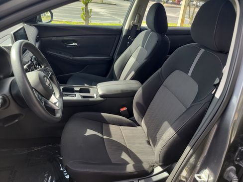 Used 2024 Nissan Sentra SV FWD image 18