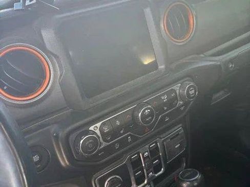 Used 2022 Jeep Gladiator Mojave w/ Cold Weather Group AWD/4WD image 9