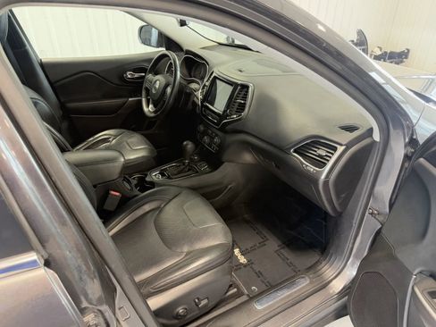 Used 2019 Jeep Cherokee Limited AWD/4WD image 25