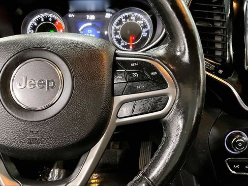 Used 2019 Jeep Cherokee Limited image 24