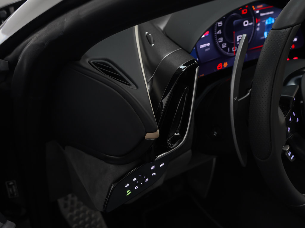 Used 2024 Ferrari Roma Spider RWD image 52