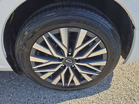 Used 2025 Nissan Altima 2.5 SV FWD image 9