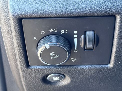 Used 2018 Jeep Grand Cherokee Limited AWD/4WD image 22