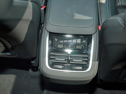 New 2026 Volvo XC90 B6 Ultra w/ Protection Package image 24
