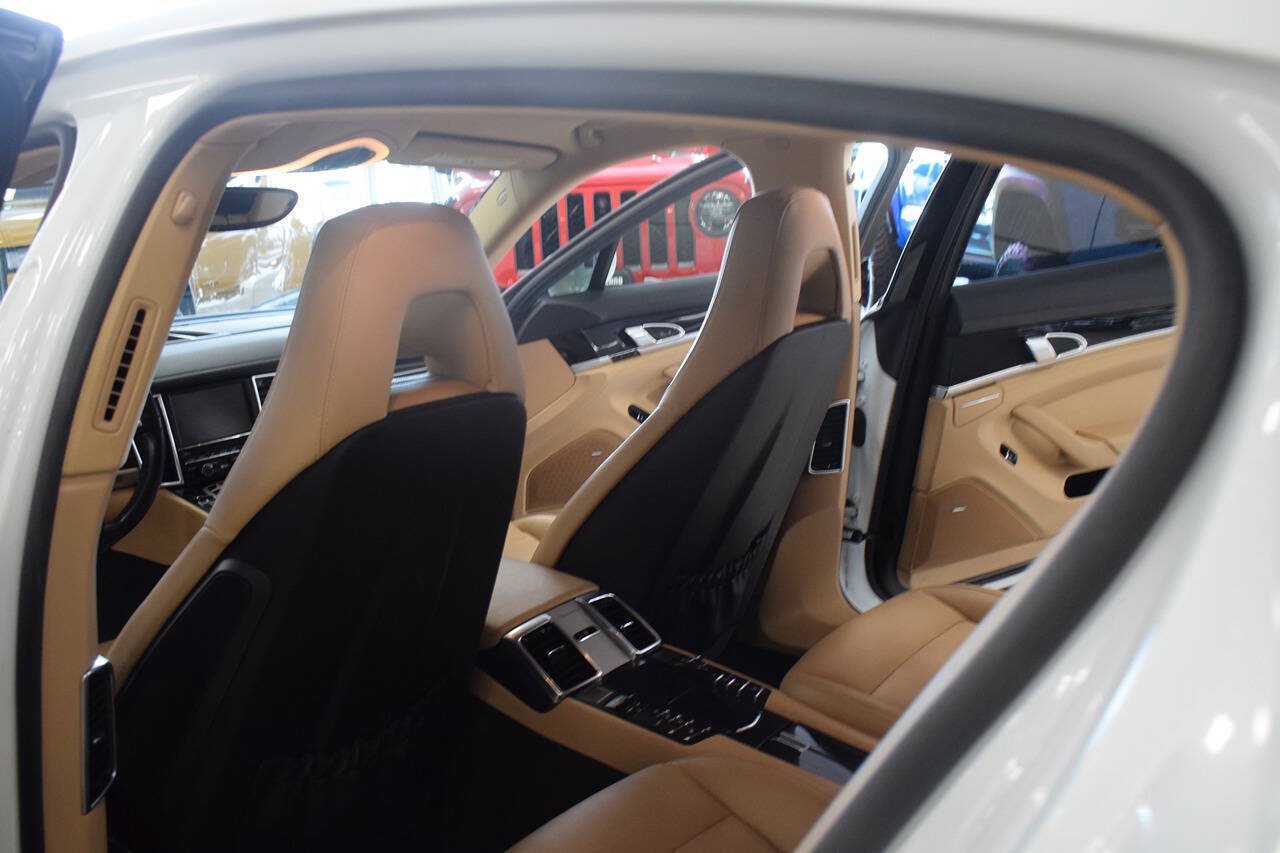 Used 2016 Porsche Panamera AWD/4WD image 41