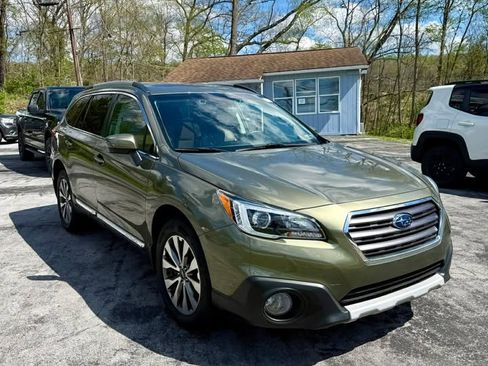 Used 2017 Subaru Outback 2.5i Touring image 2