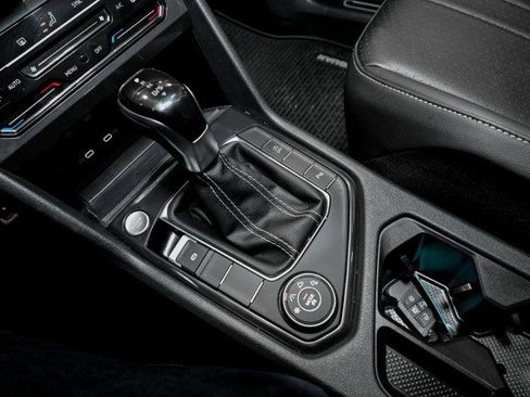 Used 2024 Volkswagen Tiguan SE R-Line image 32