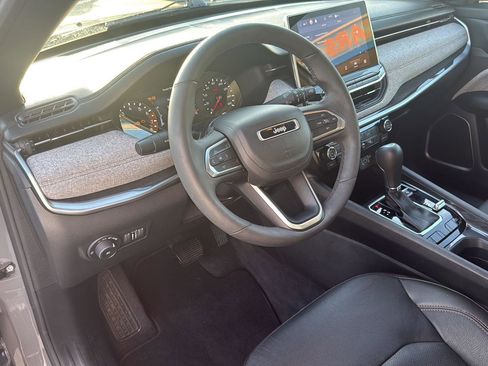 Used 2023 Jeep Compass Latitude image 16