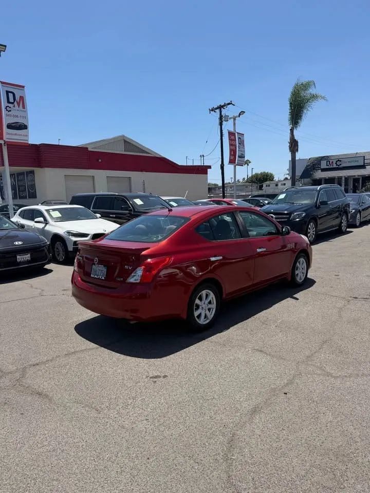 Used 2014 Nissan Versa SV w/ Convenience Package FWD image 4