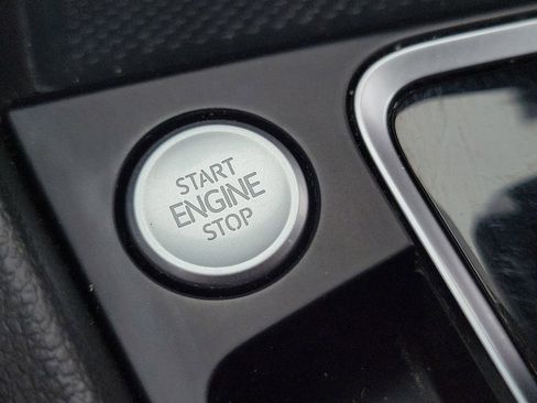 Used 2020 Volkswagen Jetta SE w/ SE Cold Weather Package FWD image 9
