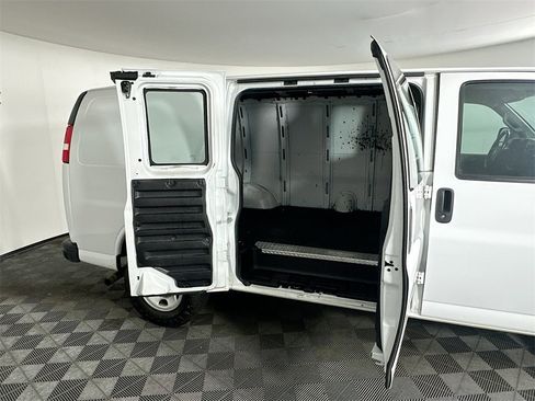 Used 2022 Chevrolet Express 2500 w/ Driver Convenience Package image 13