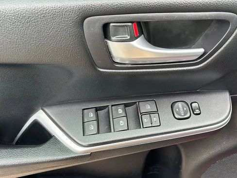 Used 2015 Toyota Camry SE image 19