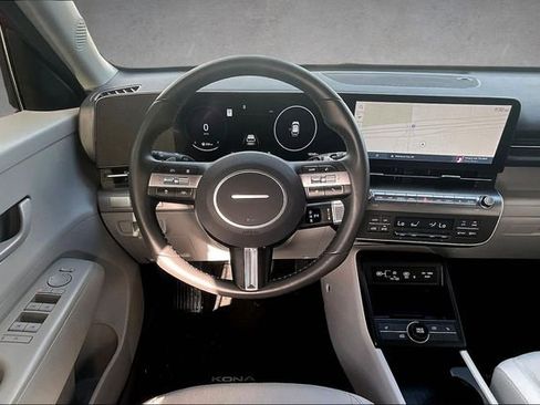 Used 2024 Hyundai Kona SEL w/ Convenience Package FWD image 4