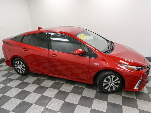 Used 2020 Toyota Prius Prime XLE image 5
