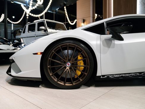 Used 2018 Lamborghini Huracan Performante AWD/4WD image 7