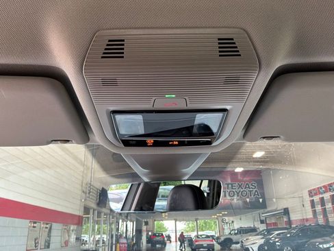 Used 2024 Volkswagen Atlas SE FWD image 18