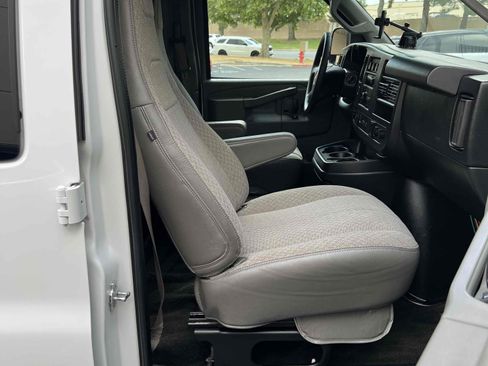 Used 2018 Chevrolet Express 3500 LT w/ LT Preferred Equipment Group RWD image 39