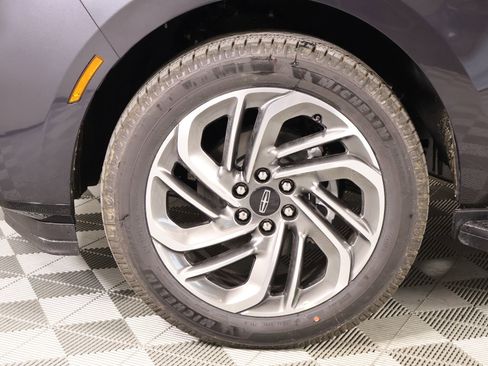 New 2026 Lincoln Navigator Premiere AWD/4WD image 19