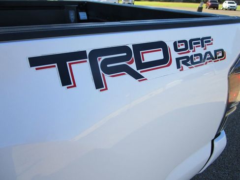 Used 2022 Toyota Tacoma TRD Off-Road image 13
