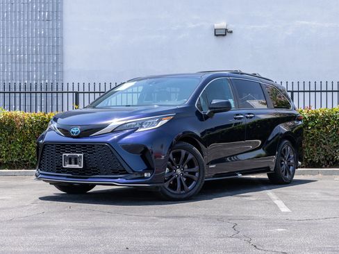 Used 2021 Toyota Sienna XSE FWD image 20