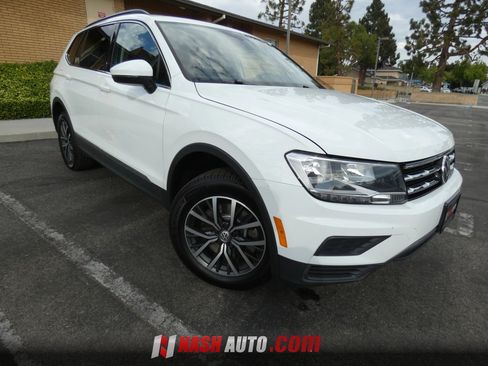 Used 2020 Volkswagen Tiguan SE w/ Panoramic Sunroof Package FWD image 6