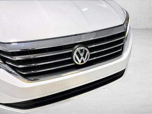 Used 2022 Volkswagen Passat 2.0T SE FWD image 30
