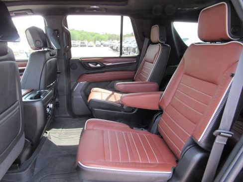 Used 2024 GMC Yukon Denali Ultimate AWD/4WD image 32