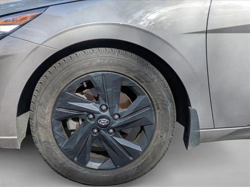 Certified 2023 Hyundai Elantra SEL image 9