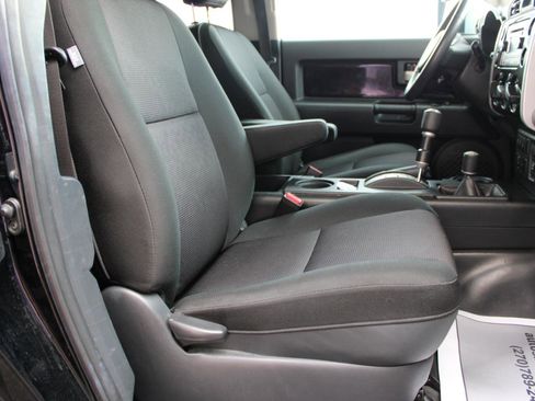 Used 2011 Toyota FJ Cruiser 4WD w/ Upgrade Pkg image 42