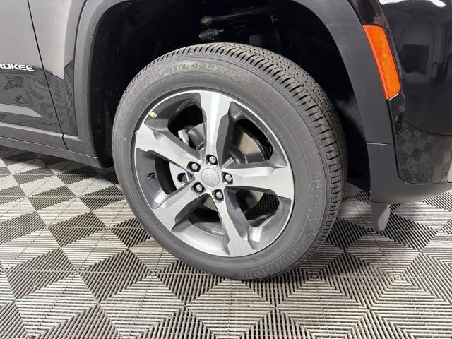 New 2026 Jeep Grand Cherokee Limited w/ Trailer Tow Package AWD/4WD image 2