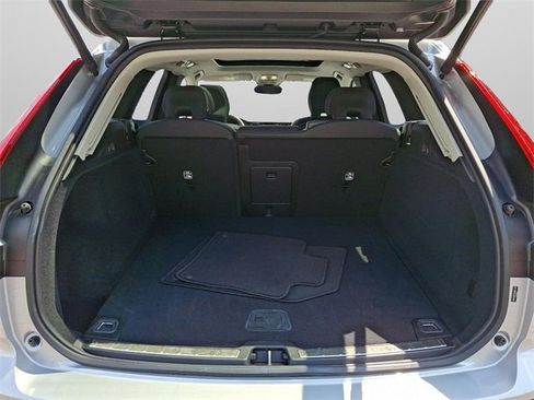 Certified 2025 Volvo XC60 B5 Plus image 28