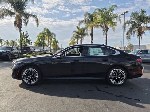 New 2027 BMW i5 eDrive40 w/ Convenience Package RWD image 7