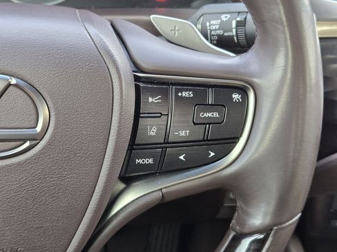 Used 2019 Lexus ES 350 w/ Premium Package image 40