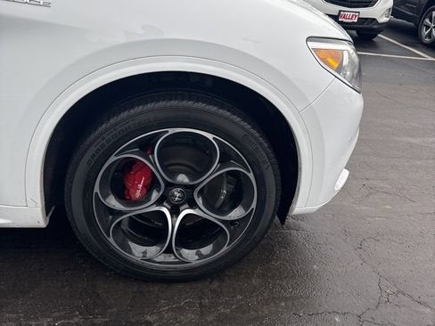 Used 2023 Alfa Romeo Stelvio Veloce image 4