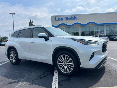 Used 2022 Toyota Highlander Platinum AWD/4WD image 4