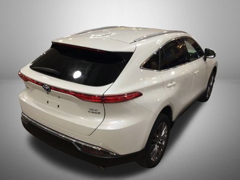 Used 2022 Toyota Venza XLE AWD/4WD image 2