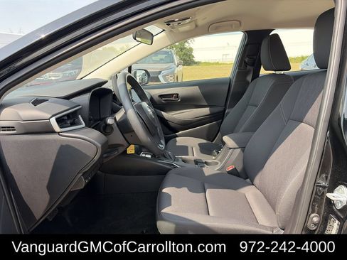 Used 2025 Toyota Corolla LE FWD image 24