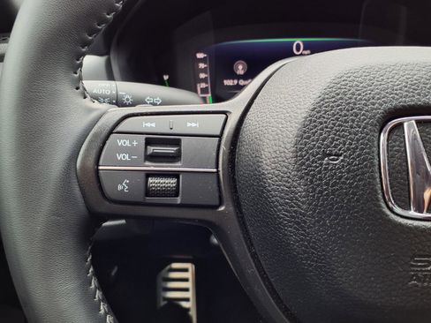 Used 2025 Honda Accord Sport image 15