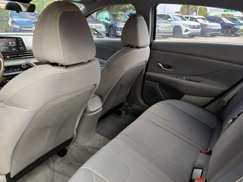 Used 2022 Hyundai Elantra SEL FWD image 13