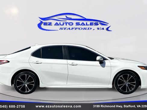 Used 2019 Toyota Camry SE FWD image 4