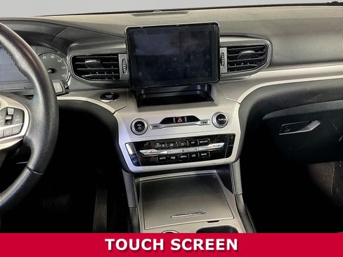 Used 2023 Ford Explorer XLT AWD/4WD image 9