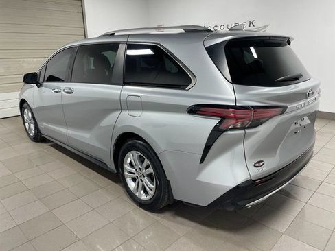 Used 2021 Toyota Sienna Platinum AWD/4WD image 4