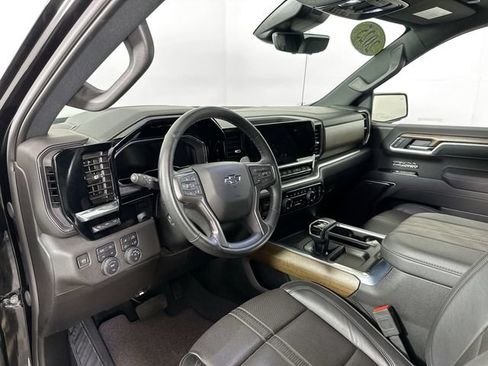 Used 2025 Chevrolet Silverado 1500 High Country w/ Midnight Edition AWD/4WD image 3