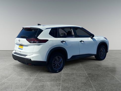 Used 2024 Nissan Rogue S image 5