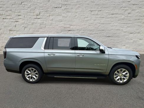 Used 2025 Chevrolet Suburban Premier RWD image 4