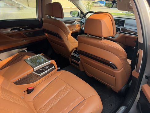 Used 2021 BMW 750i xDrive w/ Luxury Rear Seating Package AWD/4WD image 12