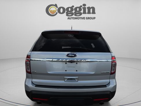Used 2015 Ford Explorer XLT w/ Equipment Group 202B FWD image 4